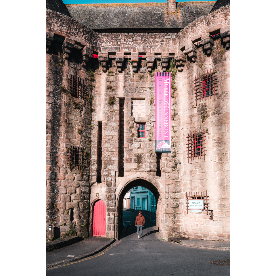 ©LEZBROZ-LBST -  la Porte Broerec des remparts de la ville d'Hennebont
