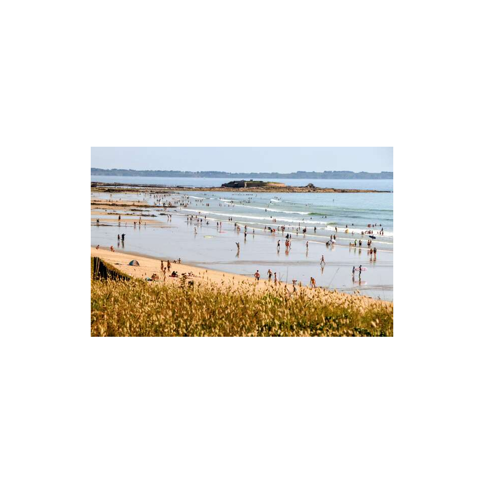 Plage de Pen Er Malo à Guidel, vue sur le Fort-Bloqué (Ploemeur) et l'île de Groix ©Benoît Pasquiou-LBST