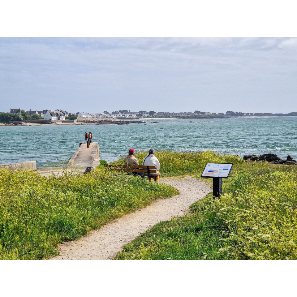Balade sur la côte de Port-Louis, vue sur la Petite Mer de Gâvres (Morbihan) - ©Julien Audigier - LBST