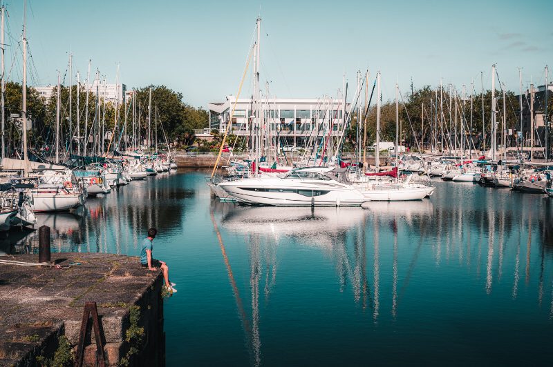 ©Lezbroz-LBST - Le bassin à flots et le port de plaisance du centre-ville de Lorient