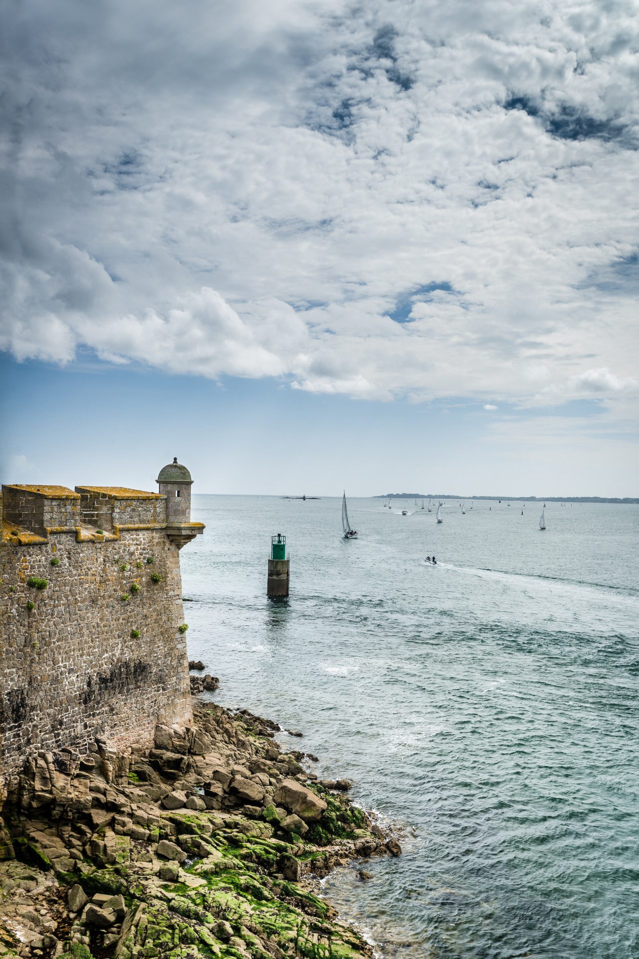 ©Xavier Dubois-LBST - La citadelle de Port-Louis et vue sur le large