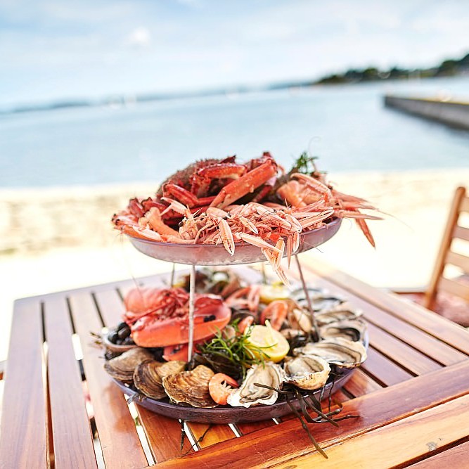 Plateau de fruits de mer en bord de plage à Lorient Bretagne Sud (Morbihan) - ©Pixabay
