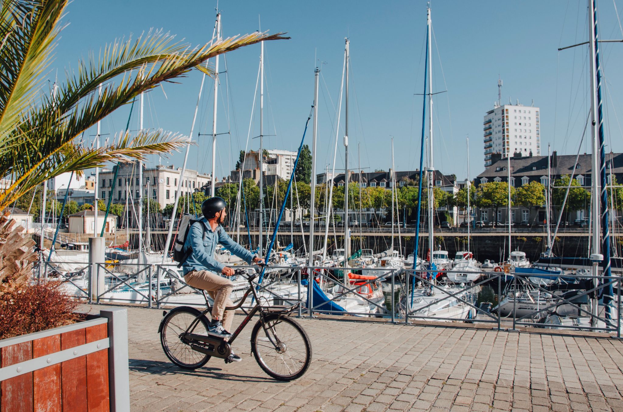 Balade à vélo sur le port de plaisance de Lorient (Morbihan) - ©Le Ciré Jaune - LBST