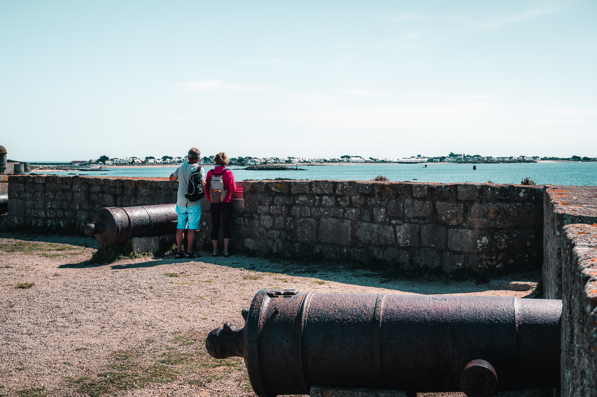 Vue sur l'océan depuis les remparts de la Citadelle de Port-Louis (Morbihan) - ©Lezbroz - LBST
