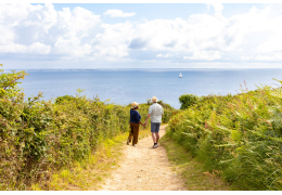 La liste des anniversaires de mariage par année : célébrez votre amour avec un séjour Breizhbox®